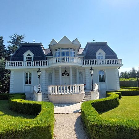 Ferienwohnung Castle Garden *** Szombathely Exterior foto