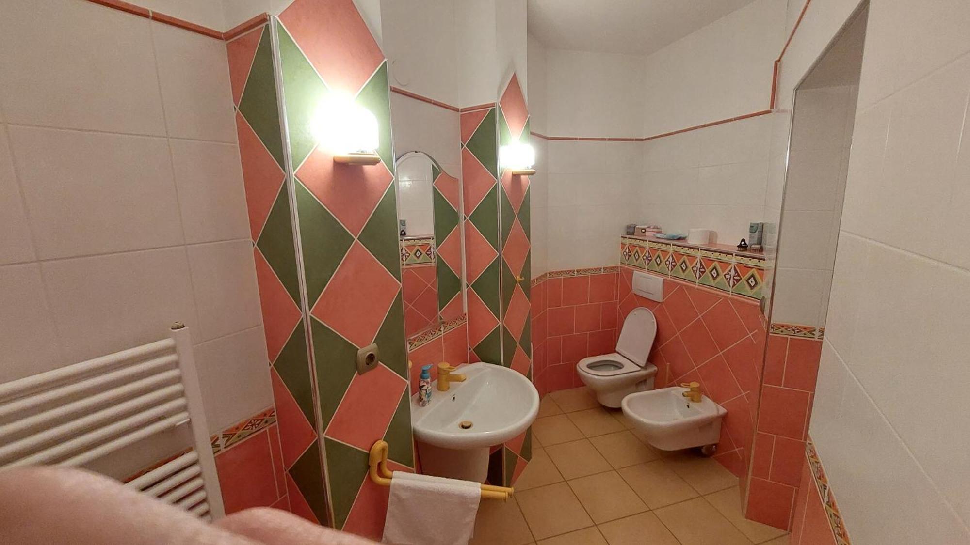Ferienwohnung Castle Garden *** Szombathely Zimmer foto
