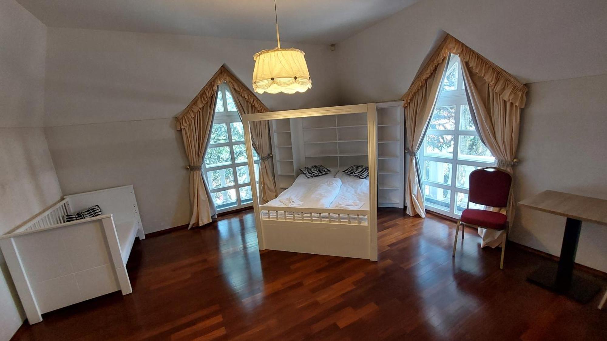 Ferienwohnung Castle Garden *** Szombathely Zimmer foto